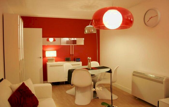 2 Bedroom Flat To Rent In Woodlands Close, Guildford, GU1