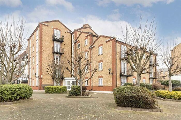 2 Bedroom Flat To Rent In Rotherhithe Street, London, SE16