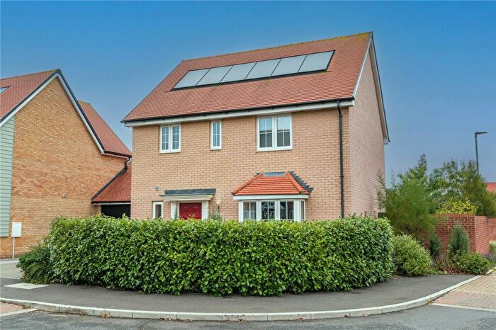 3 Bedroom Detached House To Rent In Athelstan Crescent, Rochford, Essex, SS4