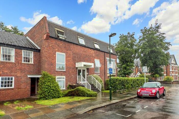 2 Bedroom Flat To Rent In Teddington Park Road, Teddington, TW11