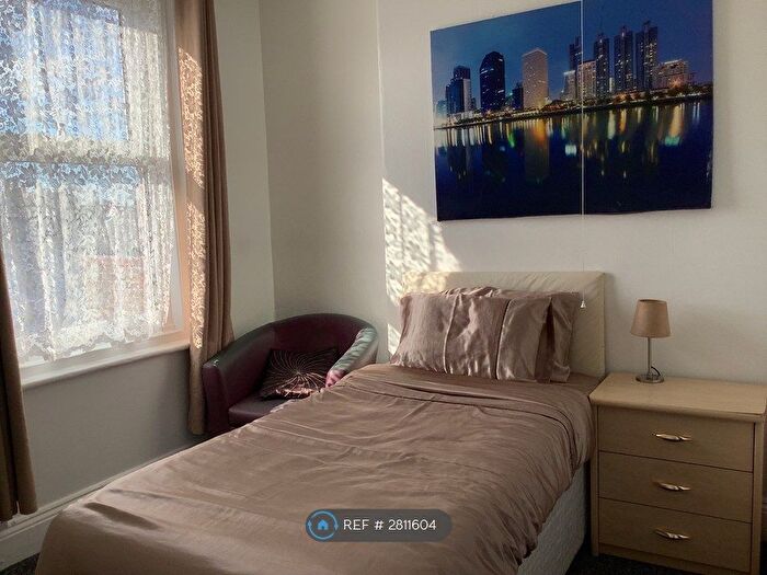 Studio To Rent In Windsor Crescent, Bridlington, YO15