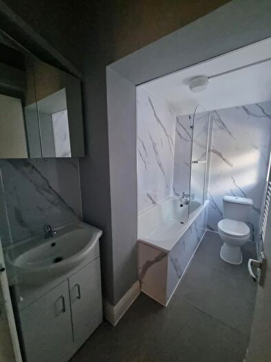 2 Bedroom Flat To Rent In Bewick Street, London, SW8