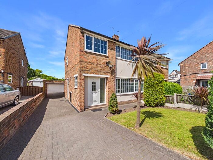 3 Bedroom Semi-Detached House For Sale In Rossiter Drive, Knottingley, WF11