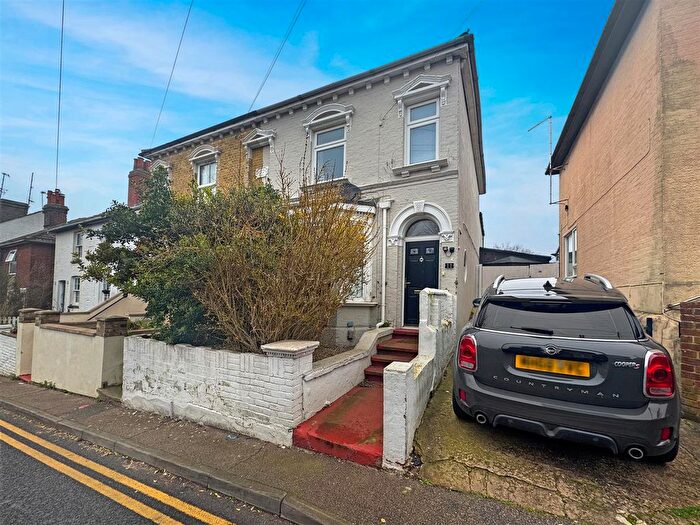 3 Bedroom Semi-Detached House To Rent In Alexandra Road, Colchester, CO3