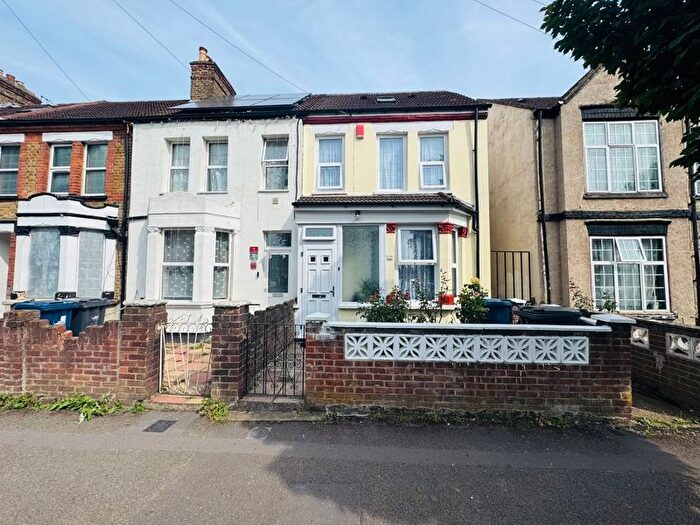 3 Bedroom End Of Terrace House For Sale In Florence Road, Southall, UB2