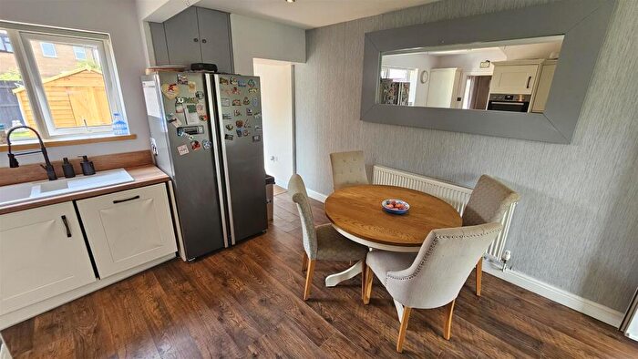 3 Bedroom Town House For Sale In Butler Close, Cropwell Butler, NG12