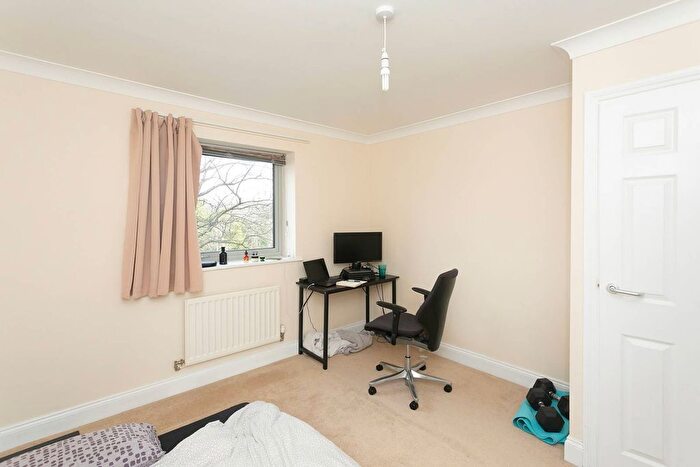 1 Bedroom Flat To Rent In Hartswood Close, Bushey, WD23
