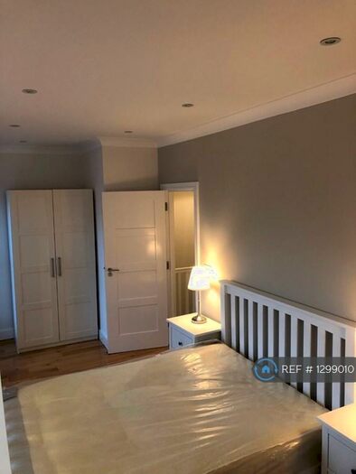 2 Bedroom Maisonette To Rent In Marcon Place, London, E8