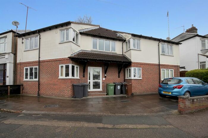 1 Bedroom Flat To Rent In Oak Hill, Woodford Green, IG8