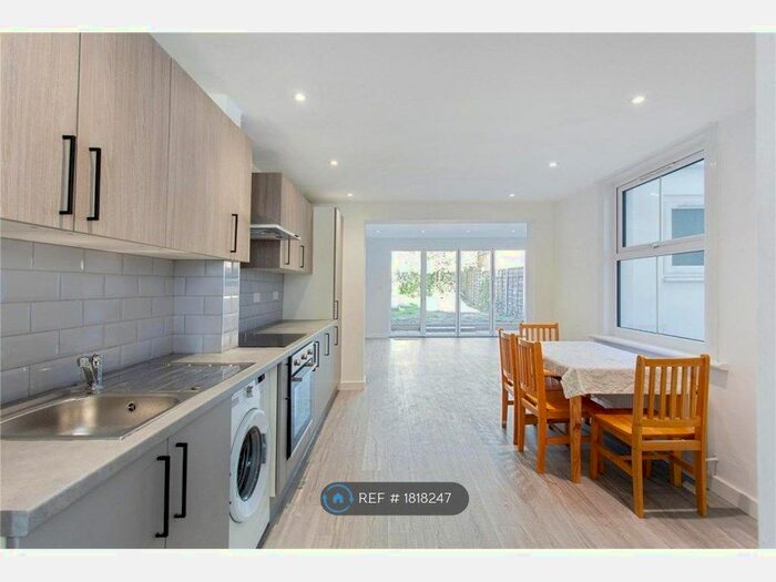 4 Bedroom Maisonette To Rent In Thistlewaite Road, London, E5