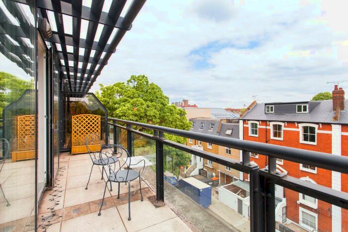 2 Bedroom Flat To Rent In Shore Road, London Fields, E9