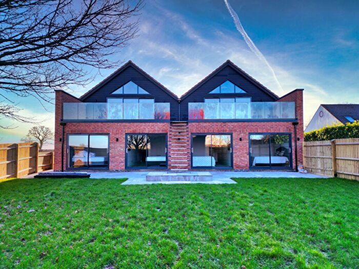 6 Bedroom Barn Conversion For Sale In Warren Road, Little Horwood, MK17