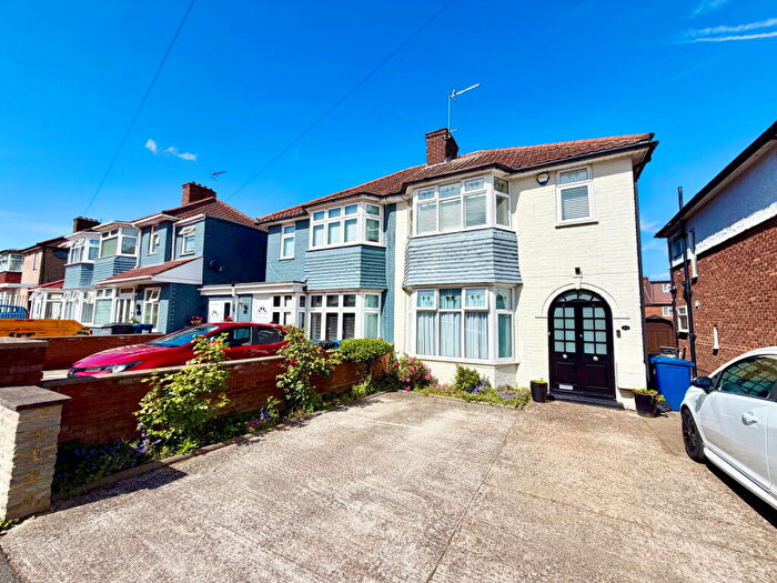 4 Bedroom Semi Detached House For Sale In Colin Close, Colindale, London, NW9