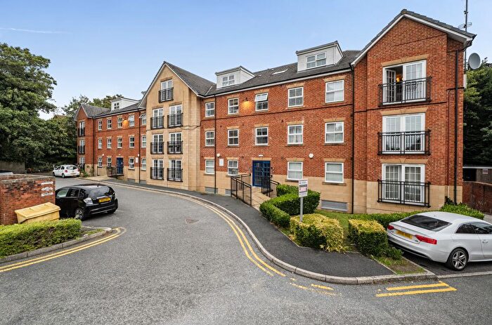 2 Bedroom Flat For Sale In Sandringham Court, Sandringham Drive, Moortown, Leeds, LS17