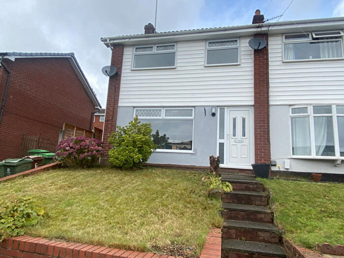 3 Bedroom End Of Terrace House To Rent In Brecon Close, Oldham, Lancashire, OL2