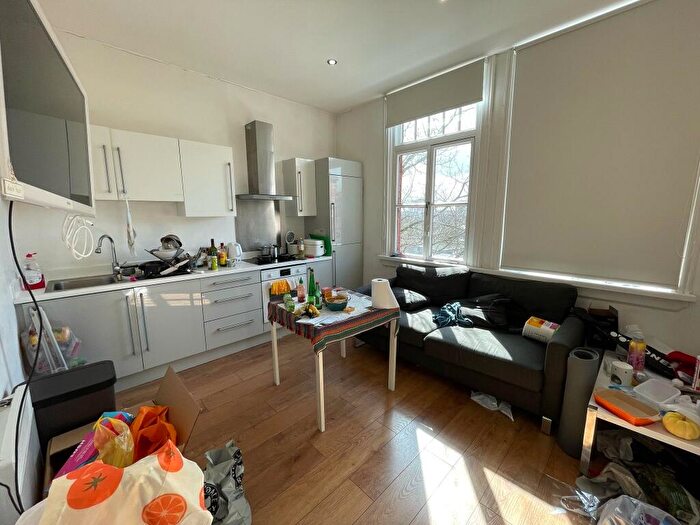 3 Bedroom Apartment To Rent In Hyde Terrace, Leeds, West Yorkshire, LS2