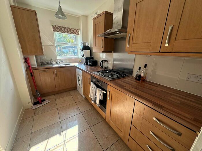 2 Bedroom Flat To Rent In Coppetts Road, London, N10