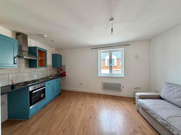 1 Bedroom Flat To Rent In Cambridge Street, Aylesbury, HP20