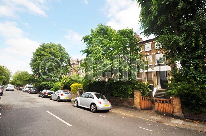 3 Bedroom Flat To Rent In Freegrove Road, London, N7