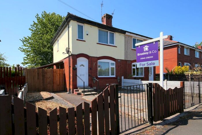 2 Bedroom Semi-Detached House To Rent In Heather Grove, Wigan, Lancashire, WN5