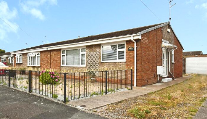 3 Bedroom Semi-Detached Bungalow For Sale In Winchester Close, Hull, HU9