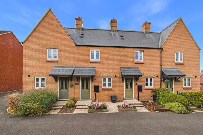 2 Bedroom Terraced House For Sale In Aintree Avenue, Towcester, NN12