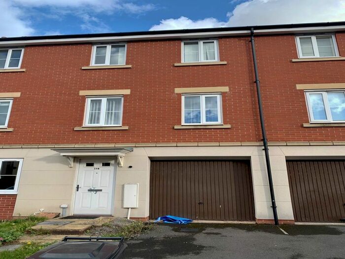 3 Bedroom Town House To Rent In Wordsworth Road, Horfield, Bristol BS7