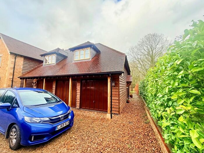 1 Bedroom Flat To Rent In Kiln Lane, Headington, OX3