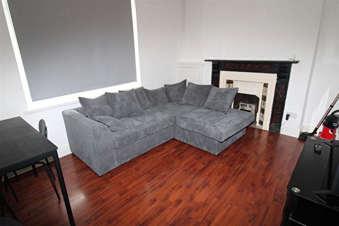 5 Bedroom Terraced House To Rent In Queen Street, Pontypridd, CF37