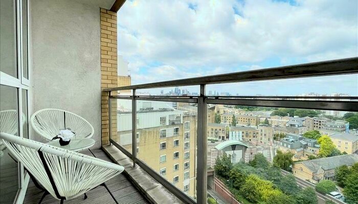 2 Bedroom Apartment To Rent In Westferry Circus, Canary Wharf, London, E14