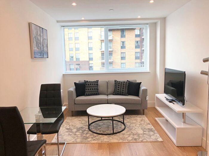 1 Bedroom Flat To Rent In Papermill House, Romford, RM1