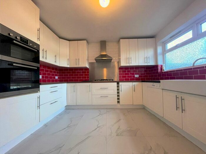 4 Bedroom Flat To Rent In Woodville Road, Maidstone, ME15