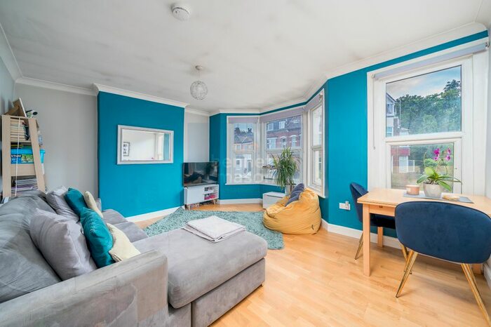 2 Bedroom Flat To Rent In Dollis Road, London, N3