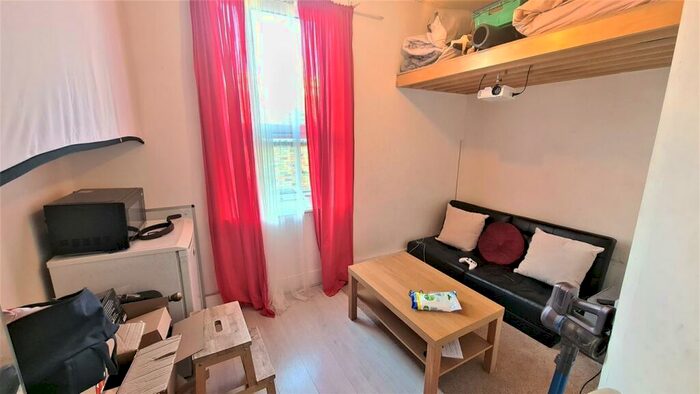 Studio To Rent In High Road, East Finchley, N2