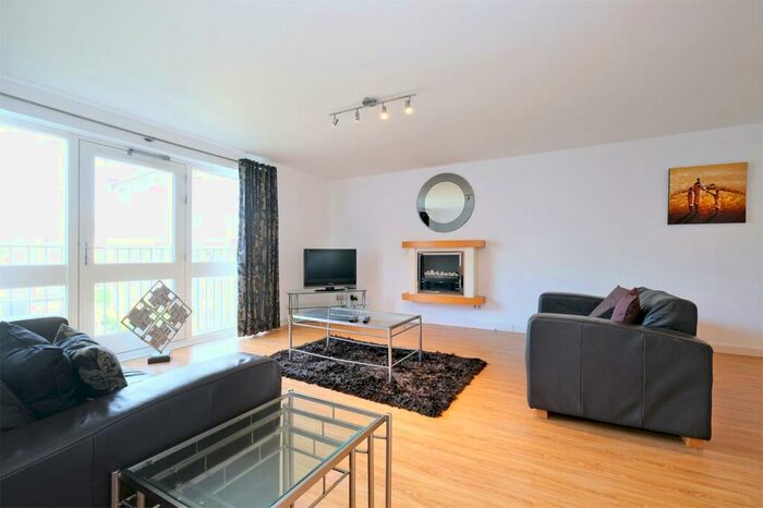 3 Bedroom Flat To Rent In Dee Village, City Centre, Aberdeen, AB11