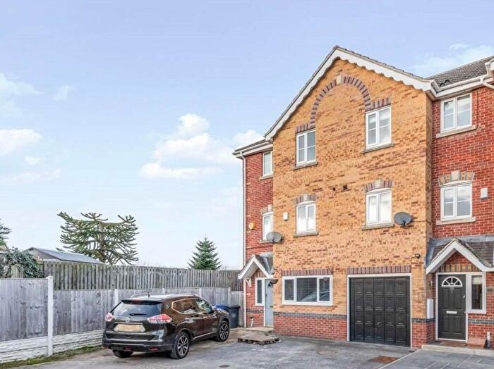 4 Bedroom Terraced House To Rent In Heath Court, Warmsworth, Doncaster, DN4