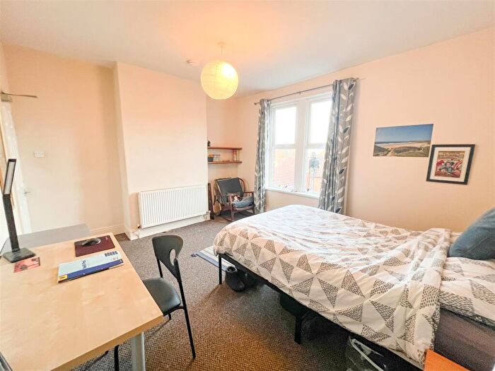 4 Bedroom House To Rent In Moor End Road, Sheffield, S10