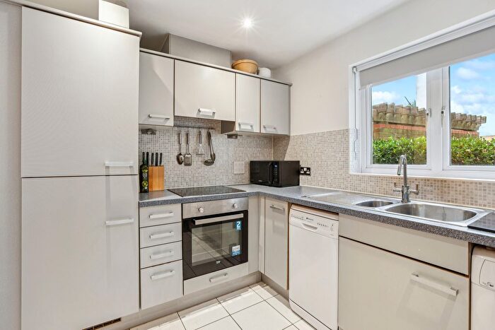 2 Bedroom Flat For Sale In Primrose Place, Isleworth, TW7