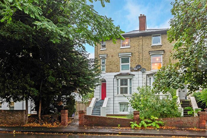 1 Bedroom Flat For Sale In Kingston Road, London, SW19