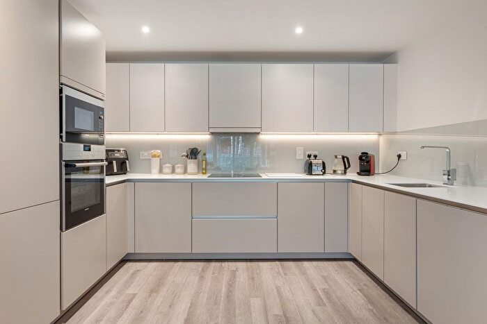 2 Bedroom Flat For Sale In Gaumont Place, London, SW2