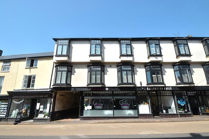 2 Bedroom Flat To Rent In Shepherds Court, Cullompton, EX15