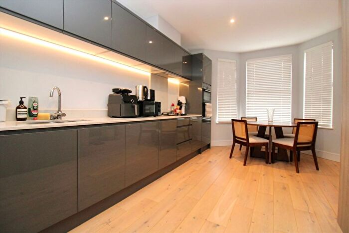 Studio To Rent In Chatsworth Gardens, Acton, W3