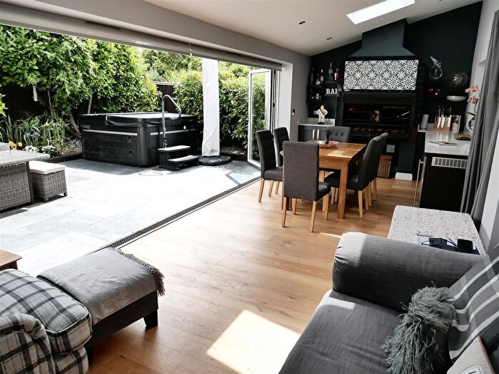 4 Bedroom Detached House For Sale In Meadowsweet Drive, Calne, SN11