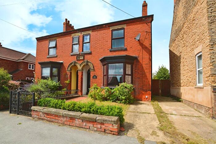 3 Bedroom Semi-Detached House For Sale In Northlands Road, Winterton, DN15