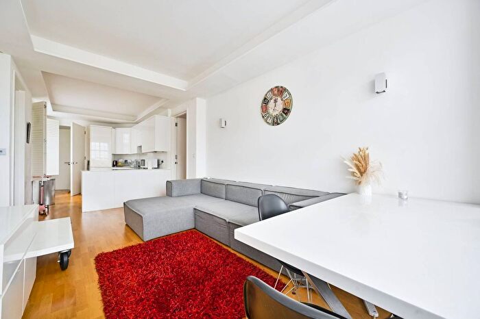 2 Bedroom Flat To Rent In Warwick Gardens, Earls Court, London, W14