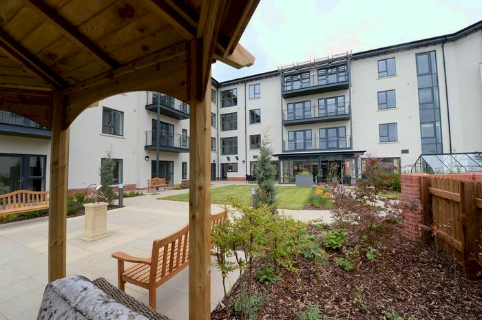 2 Bedroom Flat For Sale In Cable Drive, Helsby, Cheshire, WA6
