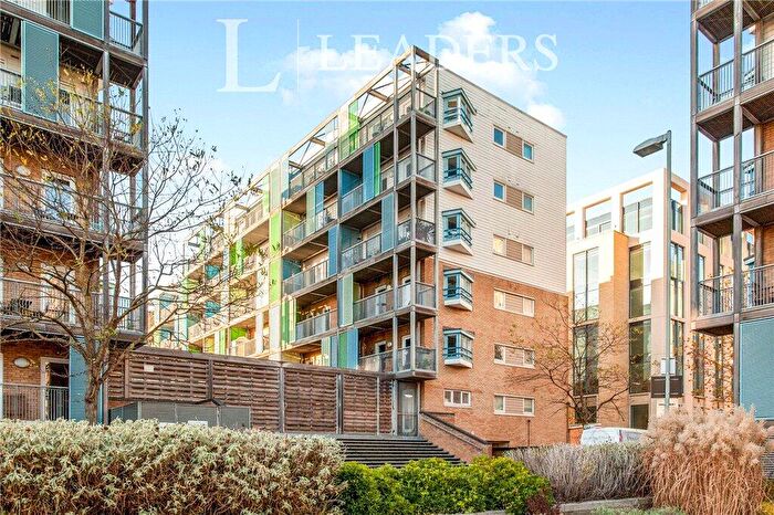 1 Bedroom Apartment For Sale In Warren Close, Cambridge, Cambridgeshire, CB2