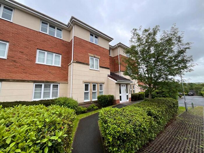 2 Bedroom Flat To Rent In Carrfield, Hyde, SK14