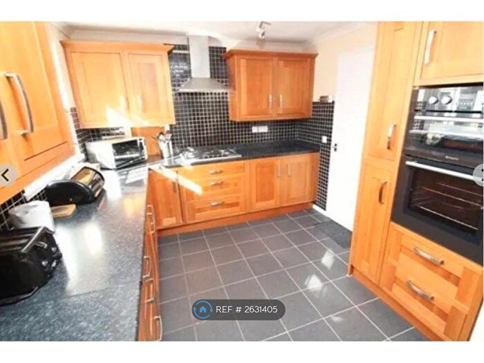 5 Bedroom Detached House To Rent In Oxford Road, Swindon, SN3