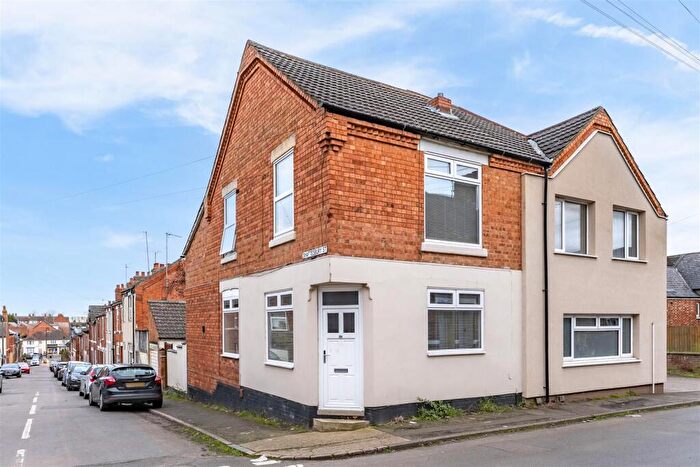 3 Bedroom End Of Terrace House For Sale In Gordon Street, Kettering, NN16